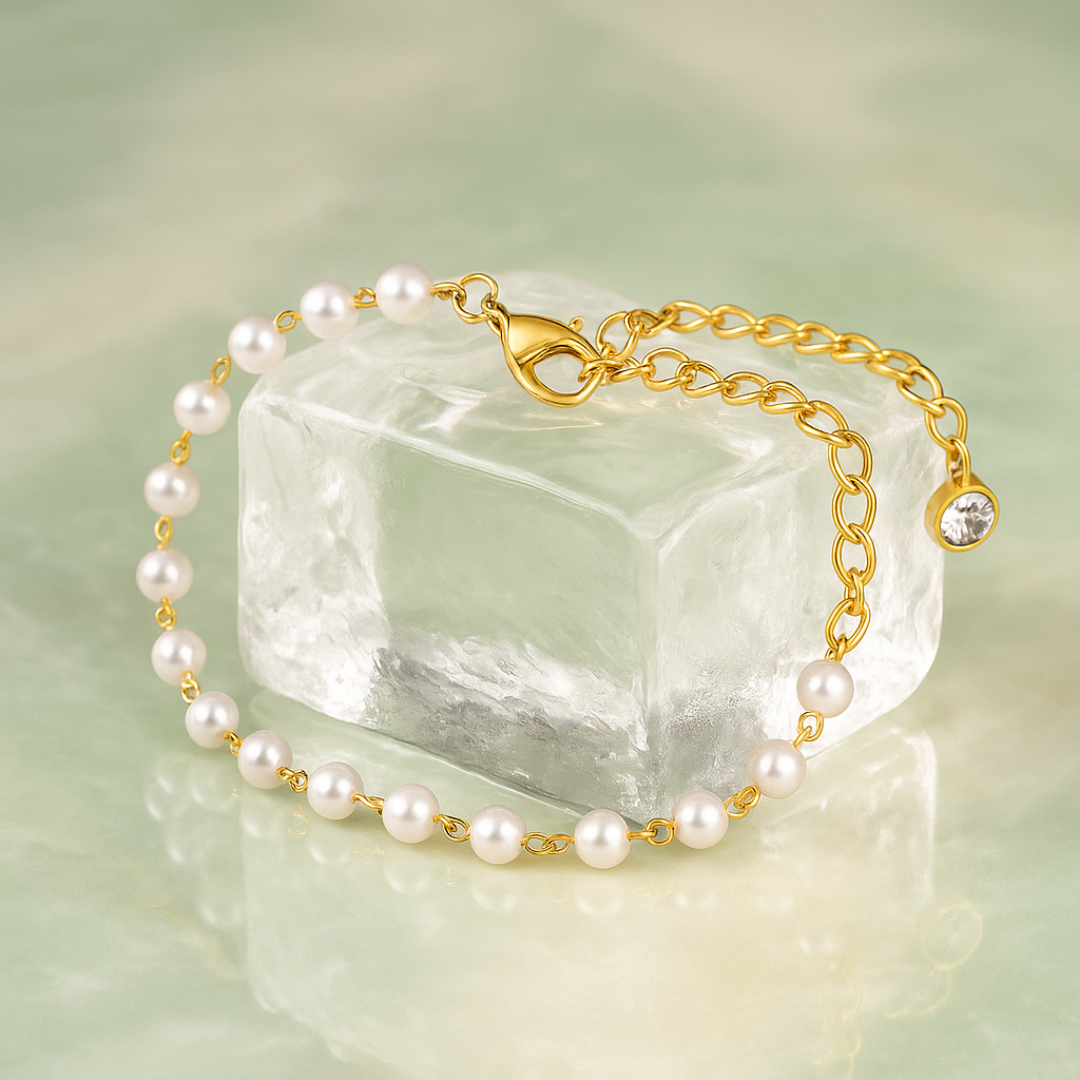 Élégance Nacrée – Bracelet perles blanches haut de gamme et acier inoxydable doré