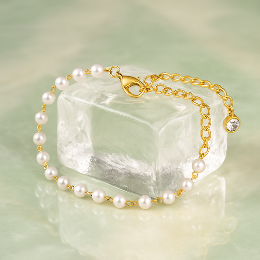 Élégance Nacrée – Bracelet perles blanches haut de gamme et acier inoxydable doré